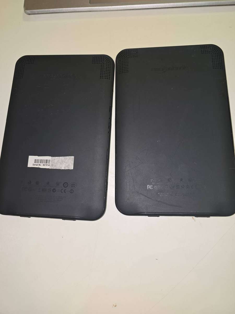 2x Amazon Kindle E-Readers  Spares/Repair