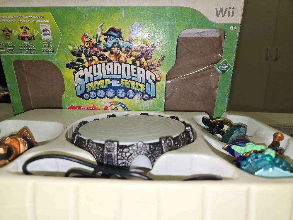 Skylanders Starter Pack Bundle  Wii Edition