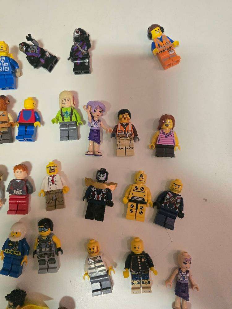 LEGO Minifigure Madness  Mixed Lot!