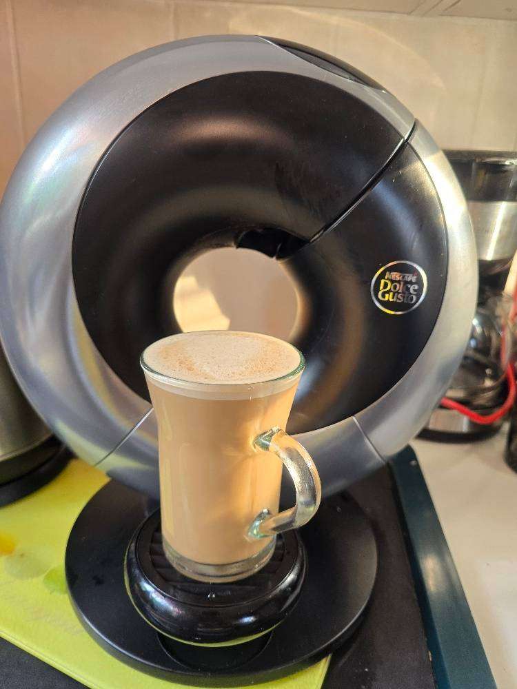 NESTLE DOLCE GUSTO ECLIPSE COFFE MACHINE USES PODS