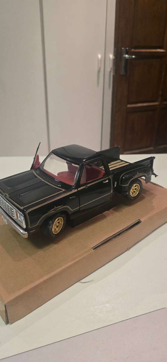 ERTL AMERICAN MUSCLE 78 DODGE WARLOCK DIE CAST SCALE 1/18