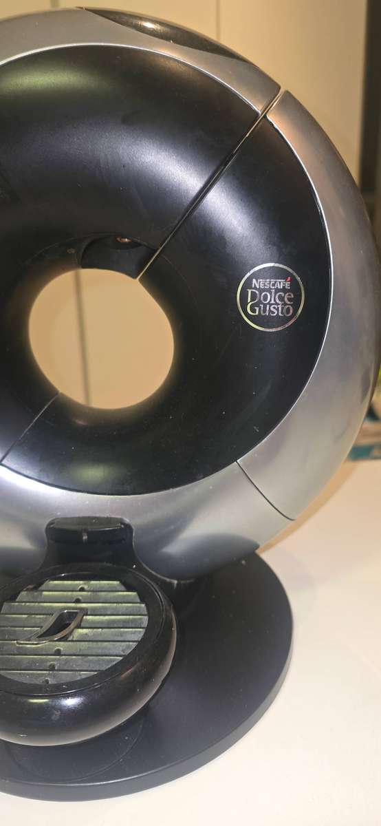 NESTLE DOLCE GUSTO ECLIPSE COFFE MACHINE USES PODS