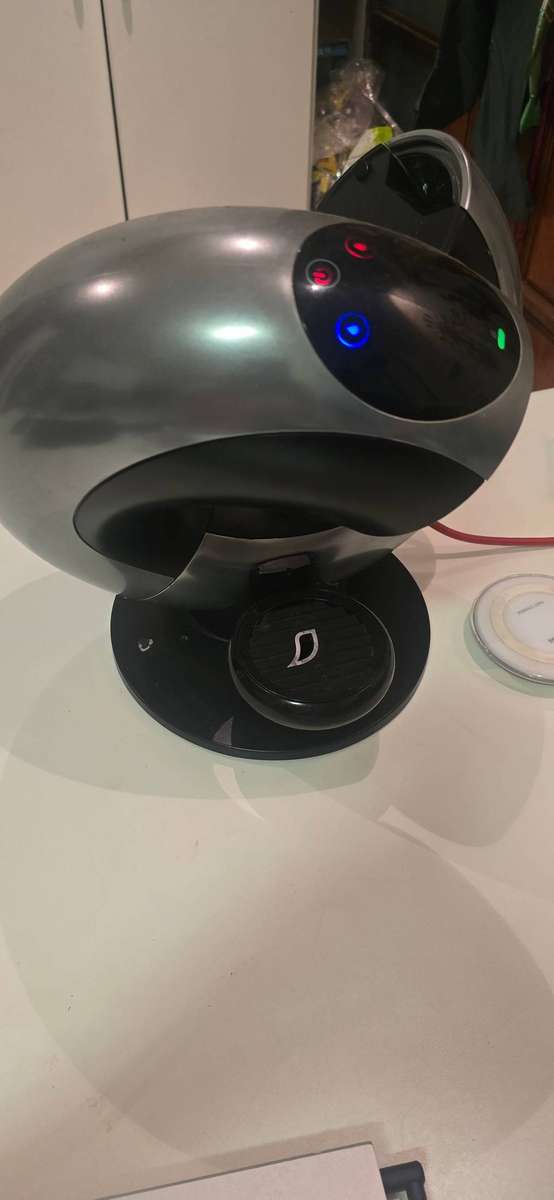 NESTLE DOLCE GUSTO ECLIPSE COFFE MACHINE USES PODS