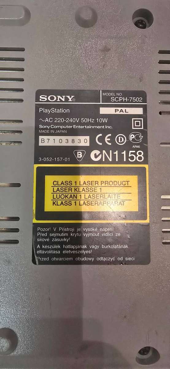 PS1 SCPH 7502 plus tony hawk pro skater 2 and 2 remotes