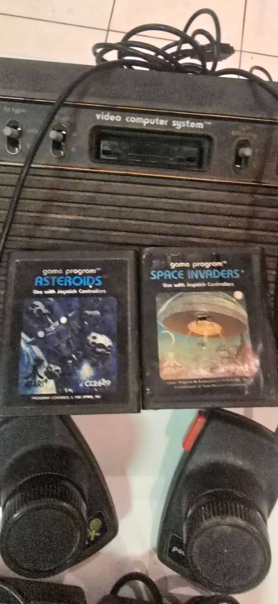 Atari CX 2600 U Full House Video Game Console