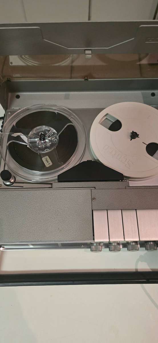 RADIO HISTORY 1967 UHER 4000 AND A 1971 GRUNDIG