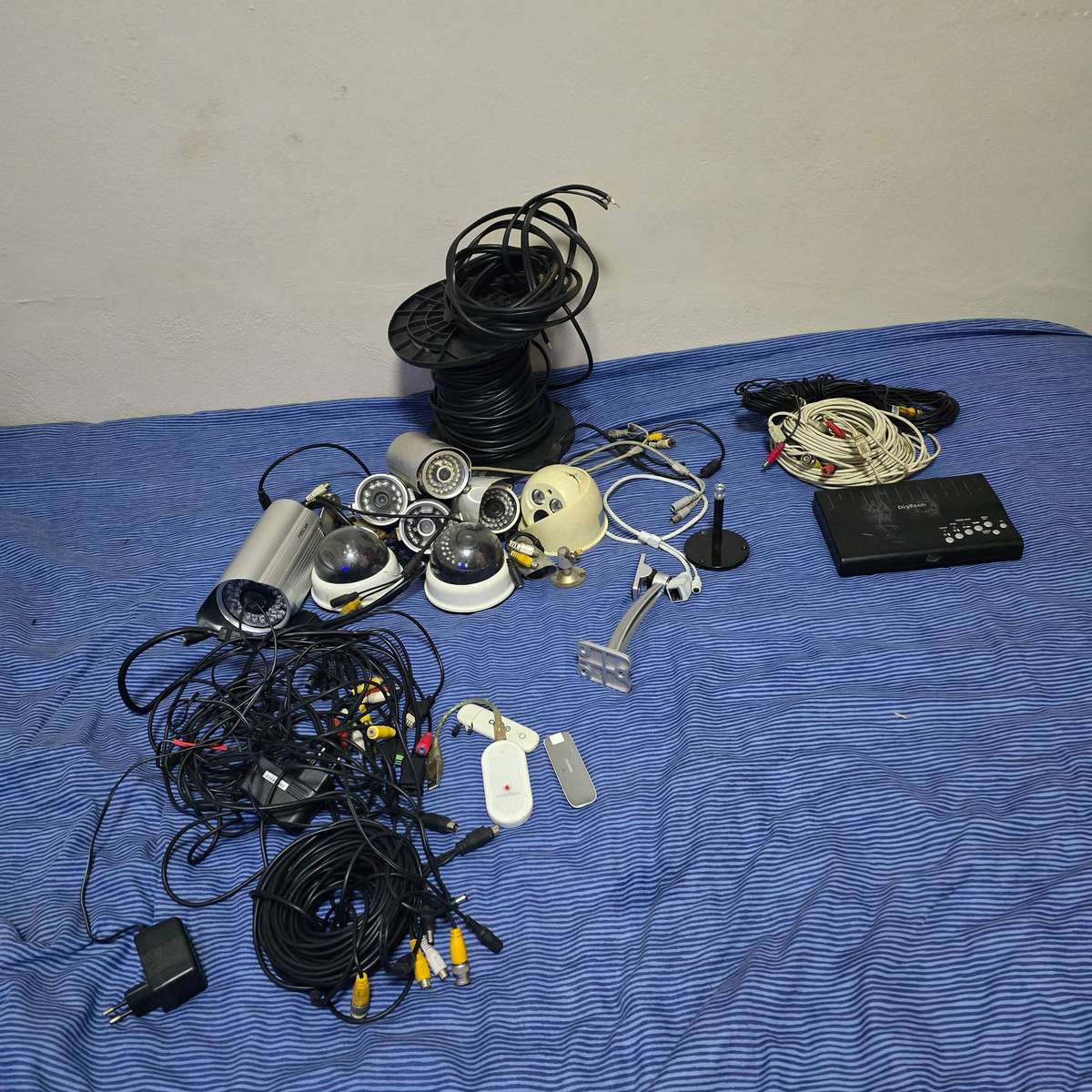 JOB LOT CCTV CAMERA AND EXTRAS