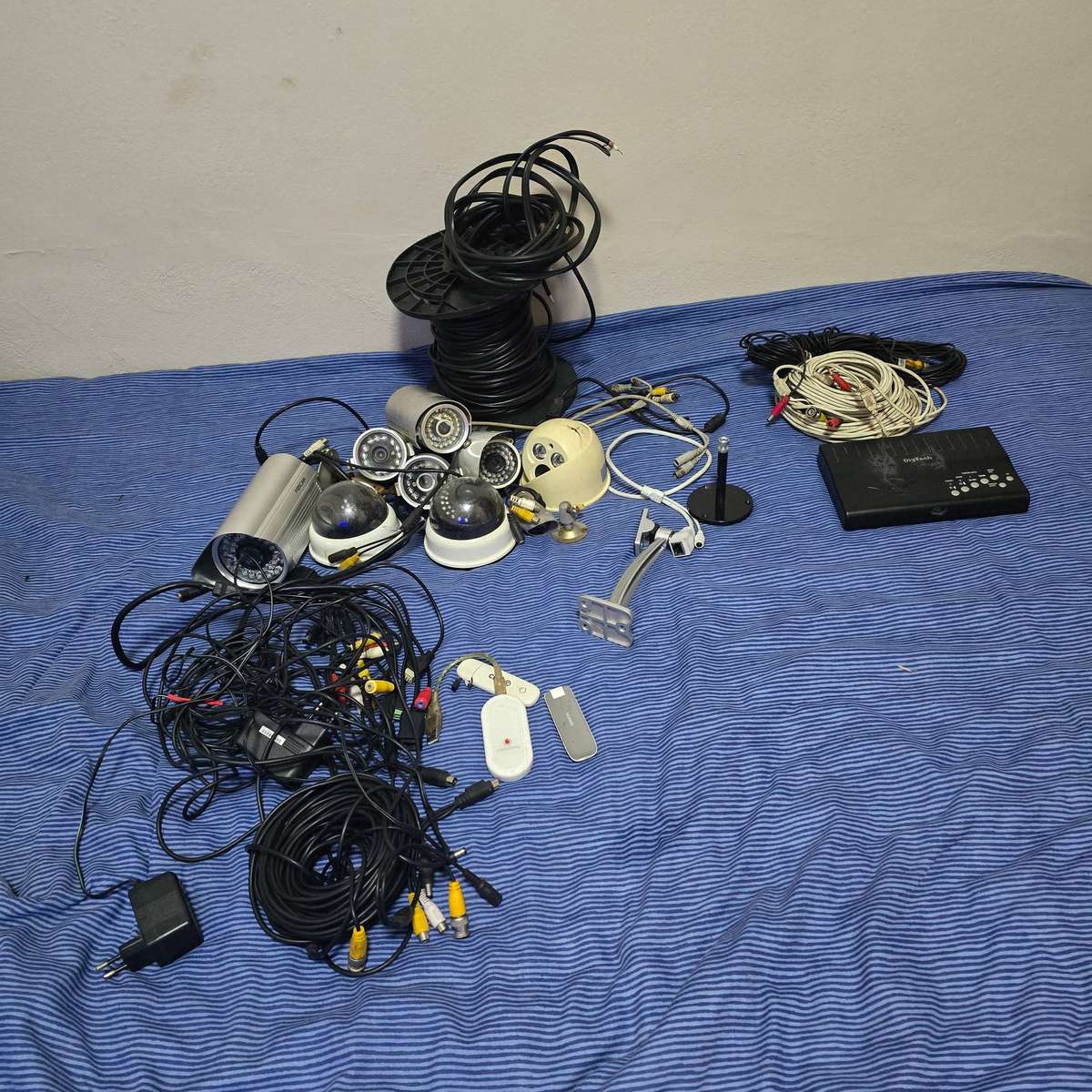 JOB LOT CCTV CAMERA AND EXTRAS