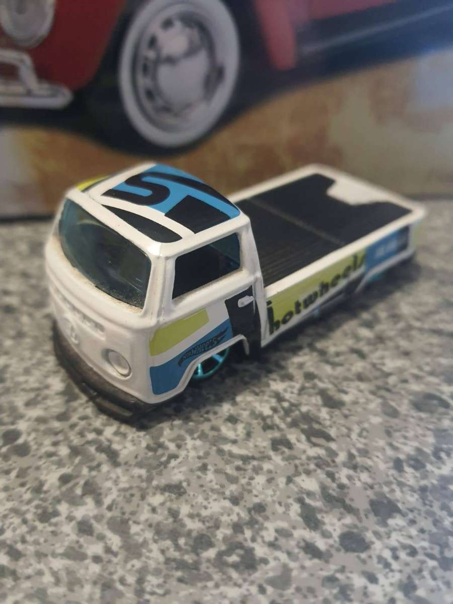 HOT WHEELS VOLKSWAGEN T2 PICKUP