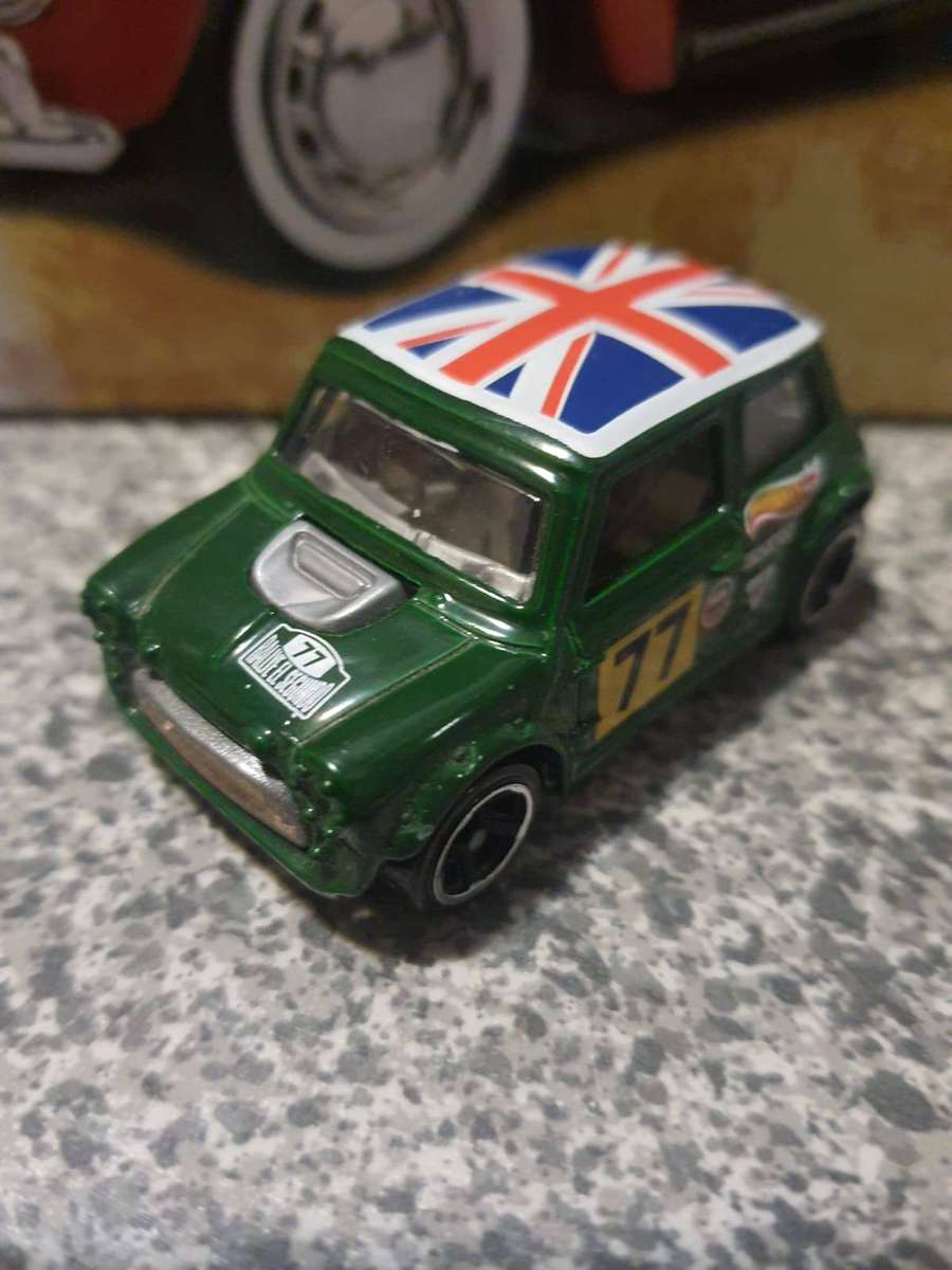 HOT WHEELS MORRIS MINI