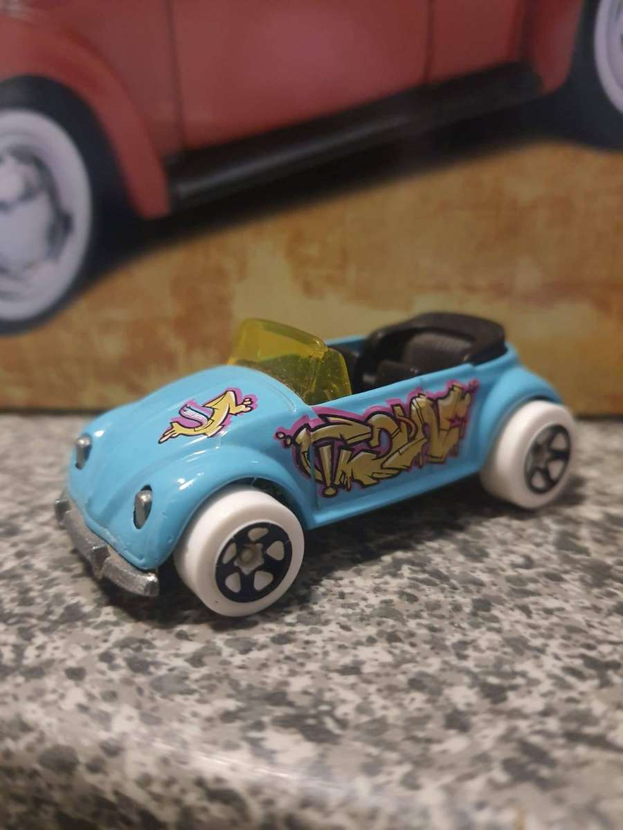 HOT WHEELS VOLKSWAGEN BEETLE