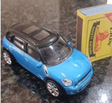 REALTOY MINI COUNTTRYMAN 1/43 A009