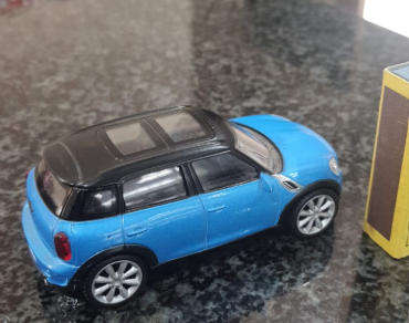 REALTOY MINI COUNTTRYMAN 1/43 A009