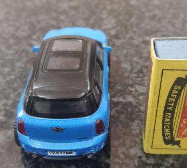 REALTOY MINI COUNTTRYMAN 1/43 A009