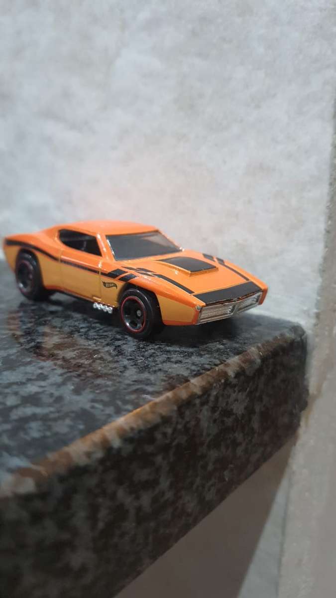 HOT WHEELS