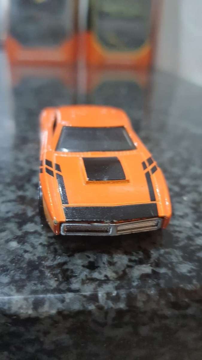 HOT WHEELS