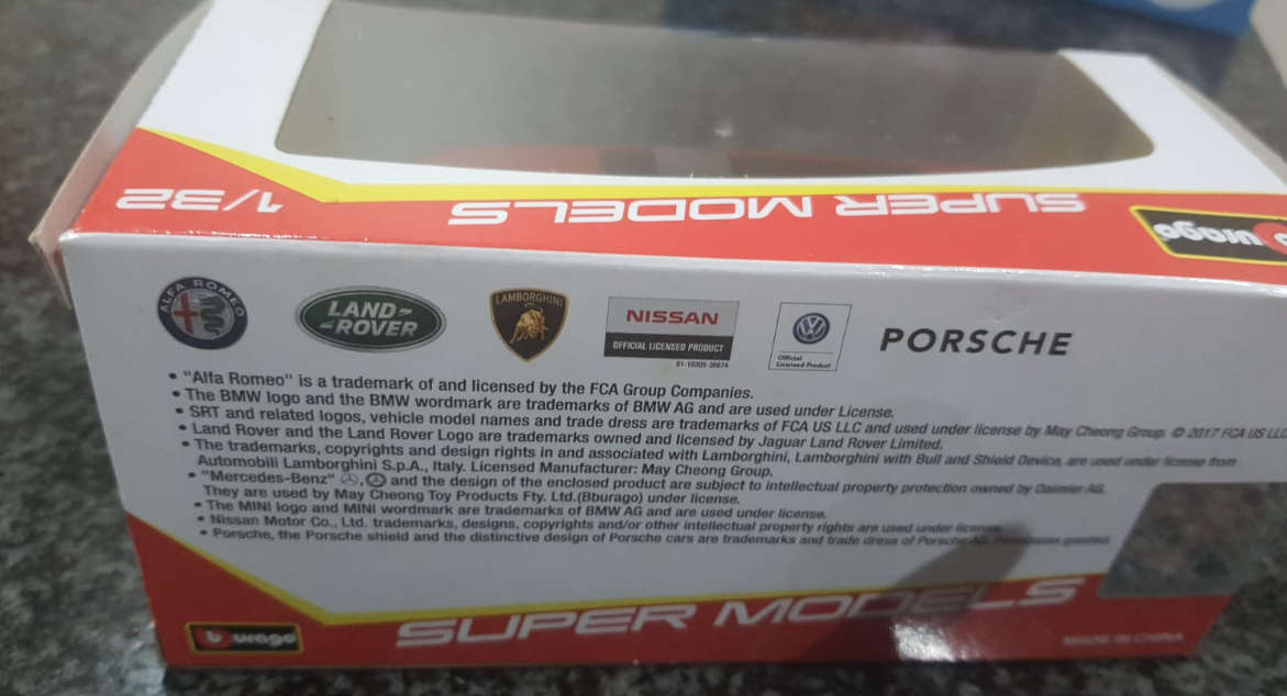 BURAGO VOLKSWAGEN VAN "SAMBA"  1:32