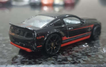 HOT WHEELS '10 FORD SHELBY GT 500