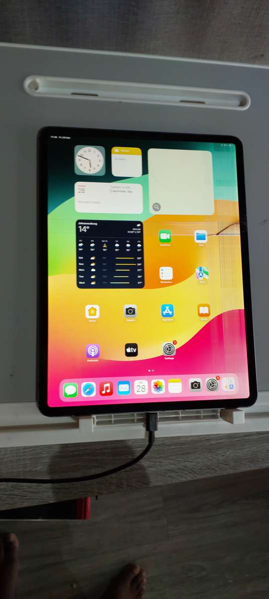 Apple iPad Pro 12.9-inch 3rd Generation 256GB WiFi & Cellular A1895 (PLEASE READ)  Great Deal!