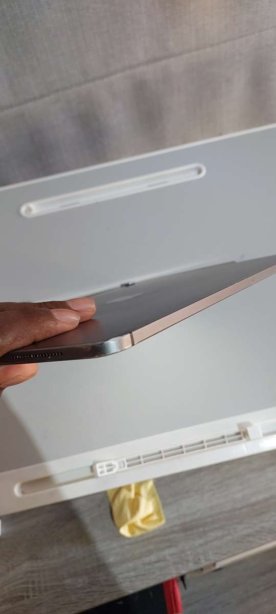 Apple iPad Pro 12.9-inch 3rd Generation 256GB WiFi & Cellular A1895 (PLEASE READ)  Great Deal!