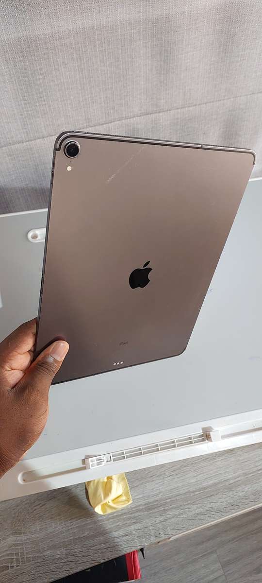 Apple iPad Pro 12.9-inch 3rd Generation 256GB WiFi & Cellular A1895