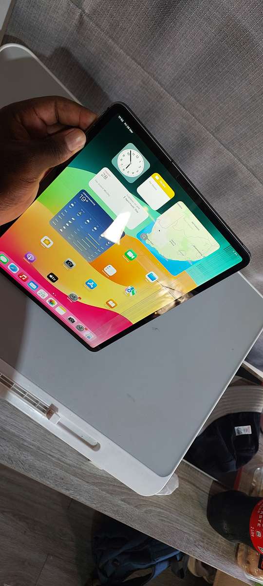 Apple iPad Pro 12.9-inch 3rd Generation 256GB WiFi & Cellular A1895 (PLEASE READ)  Great Deal!