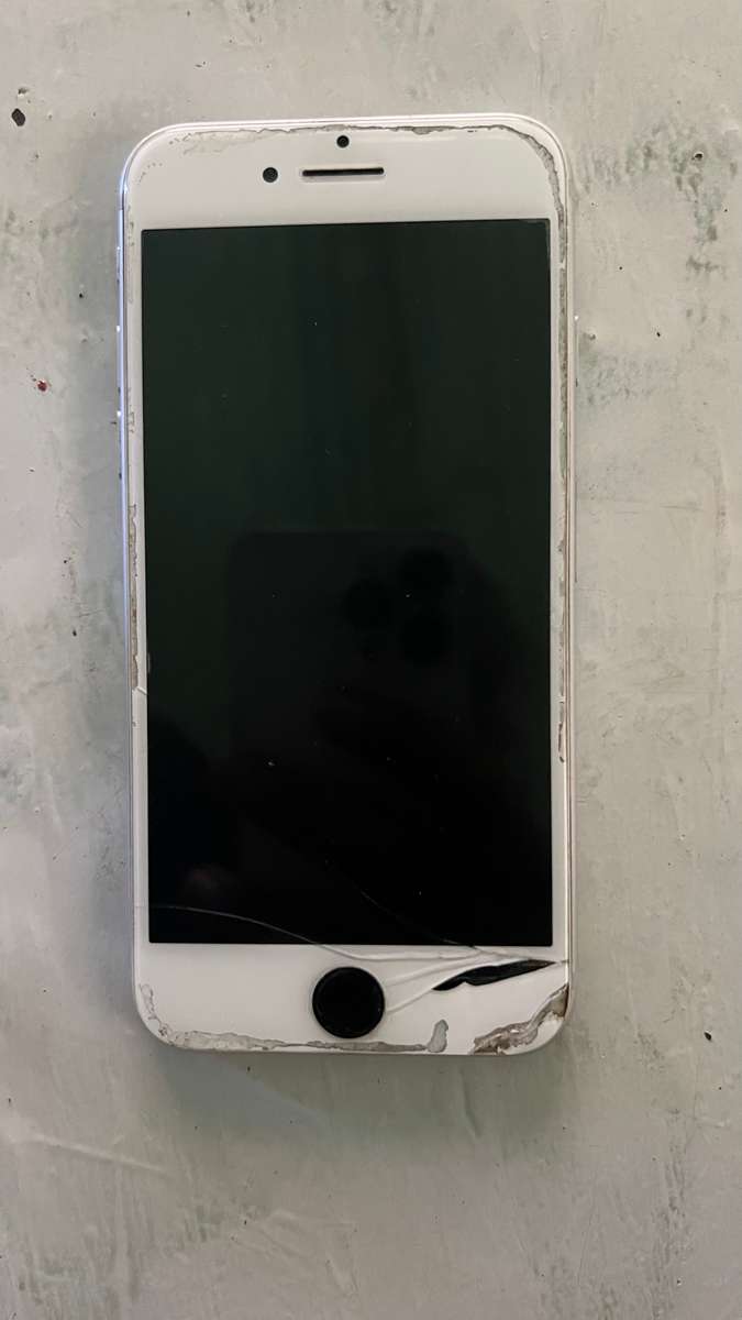 iPhone 7 (Please read description)