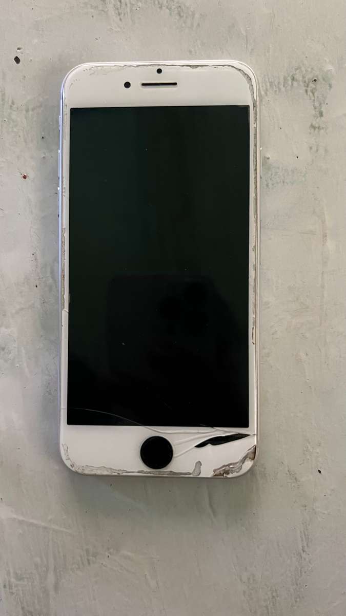 iPhone 7 (Please read description)