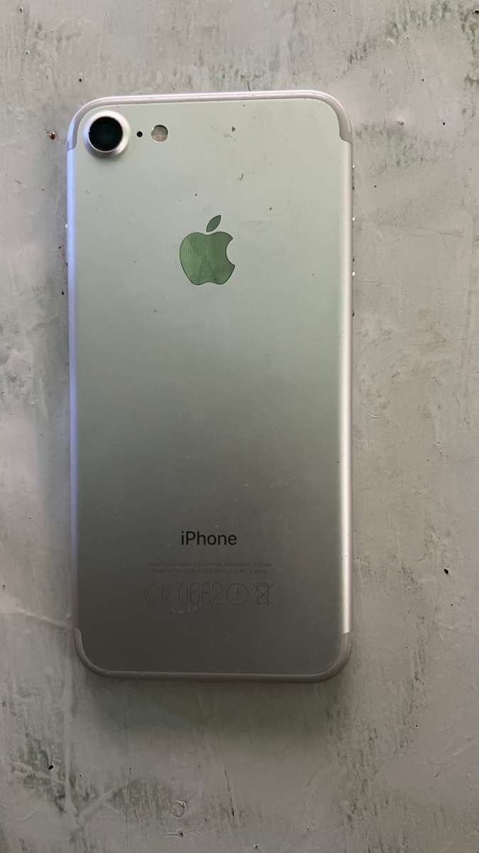 iPhone 7 (Please read description)