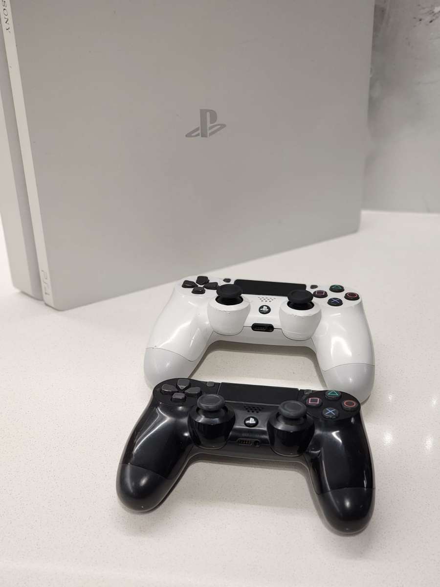 Sony PlayStation 4 Slim 500GB White Console Bundle + 2 Controllers + 7 Games