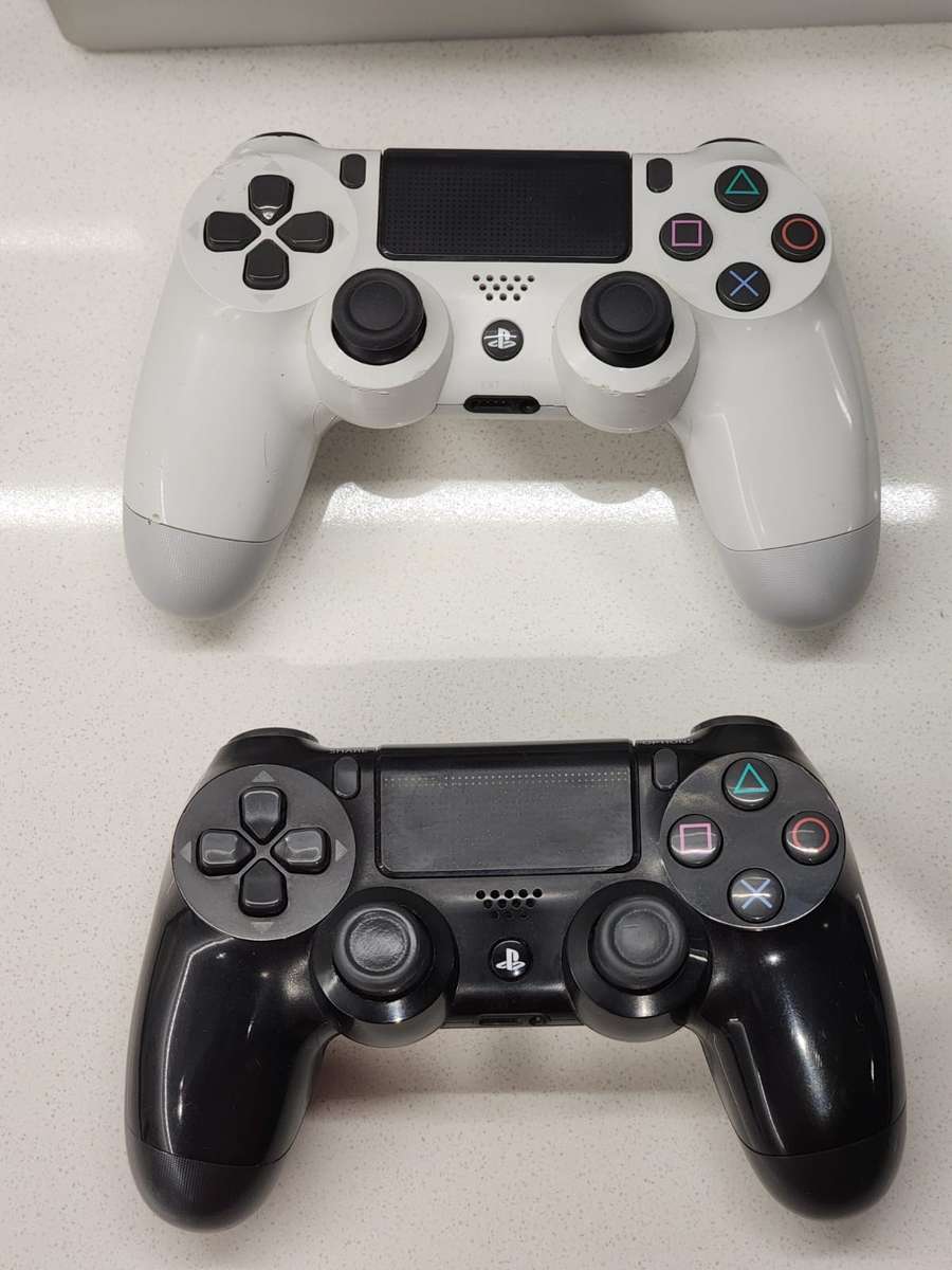 Sony PlayStation 4 Slim 500GB White Console Bundle + 2 Controllers + 7 Games