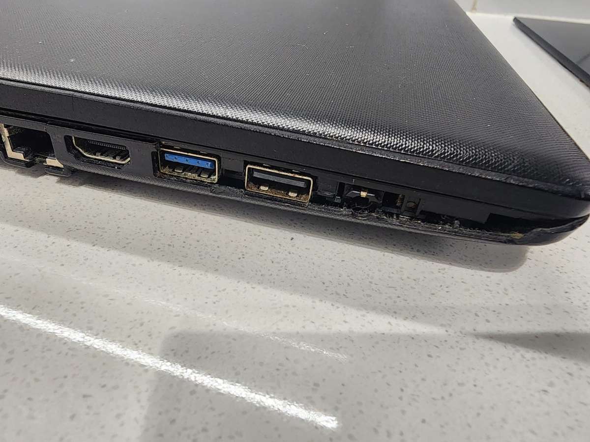 Lenovo ideapad 110 i3 6th Gen Laptop | 4GB RAM | 120GB SSD | Read Important Notes | Sold As-Is