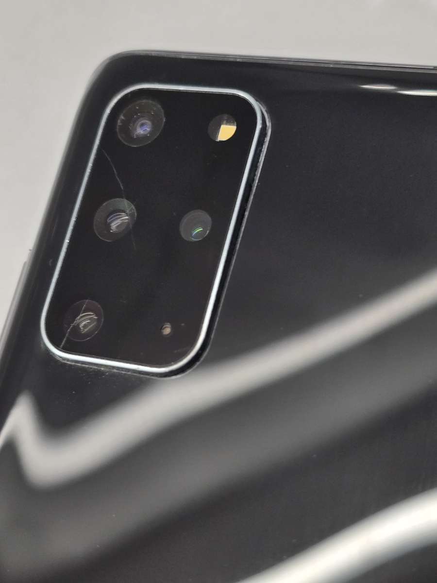 Samsung Galaxy S20+ 128GB  Great Condition (Minor Flaws)