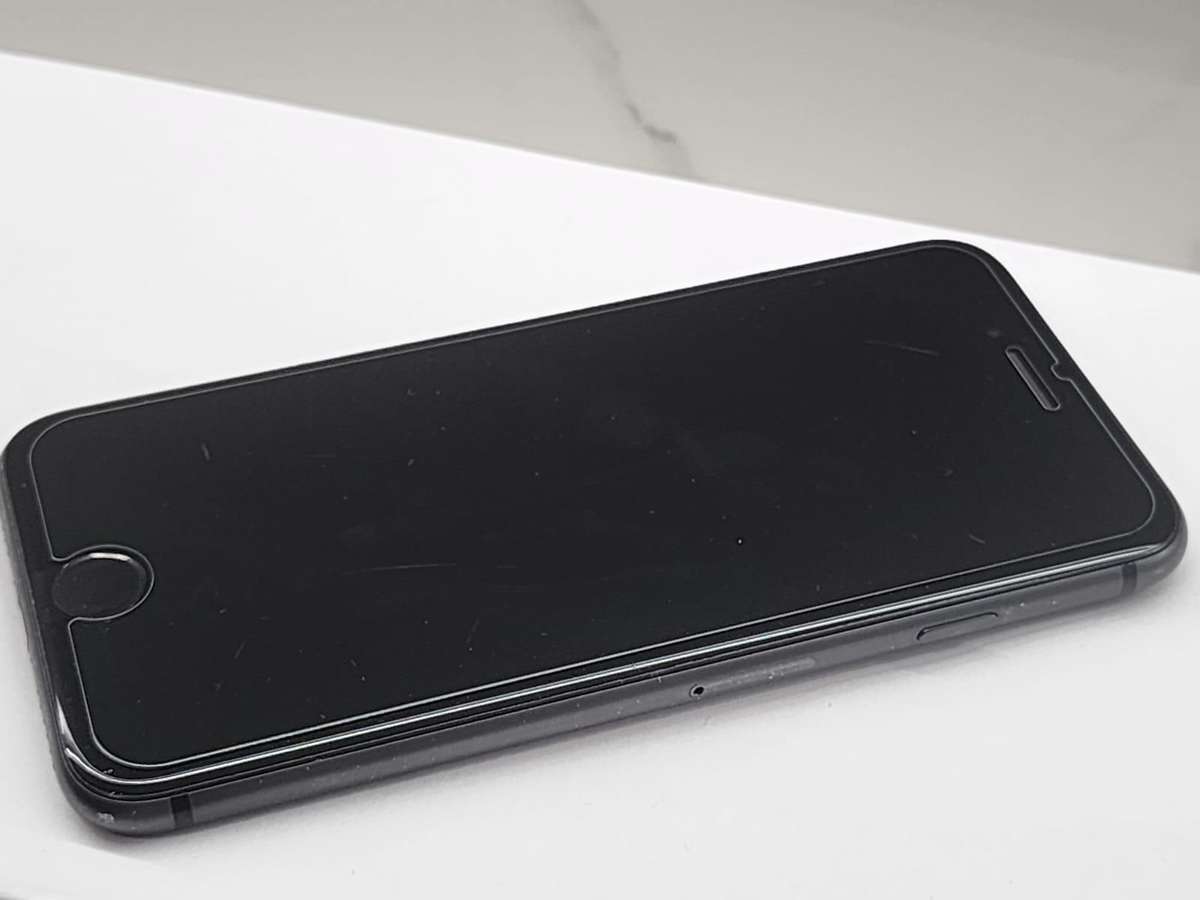 Apple iPhone 8 - 64GB - 100% Battery Health + FREE Wireless Earphones & Charging Dock!