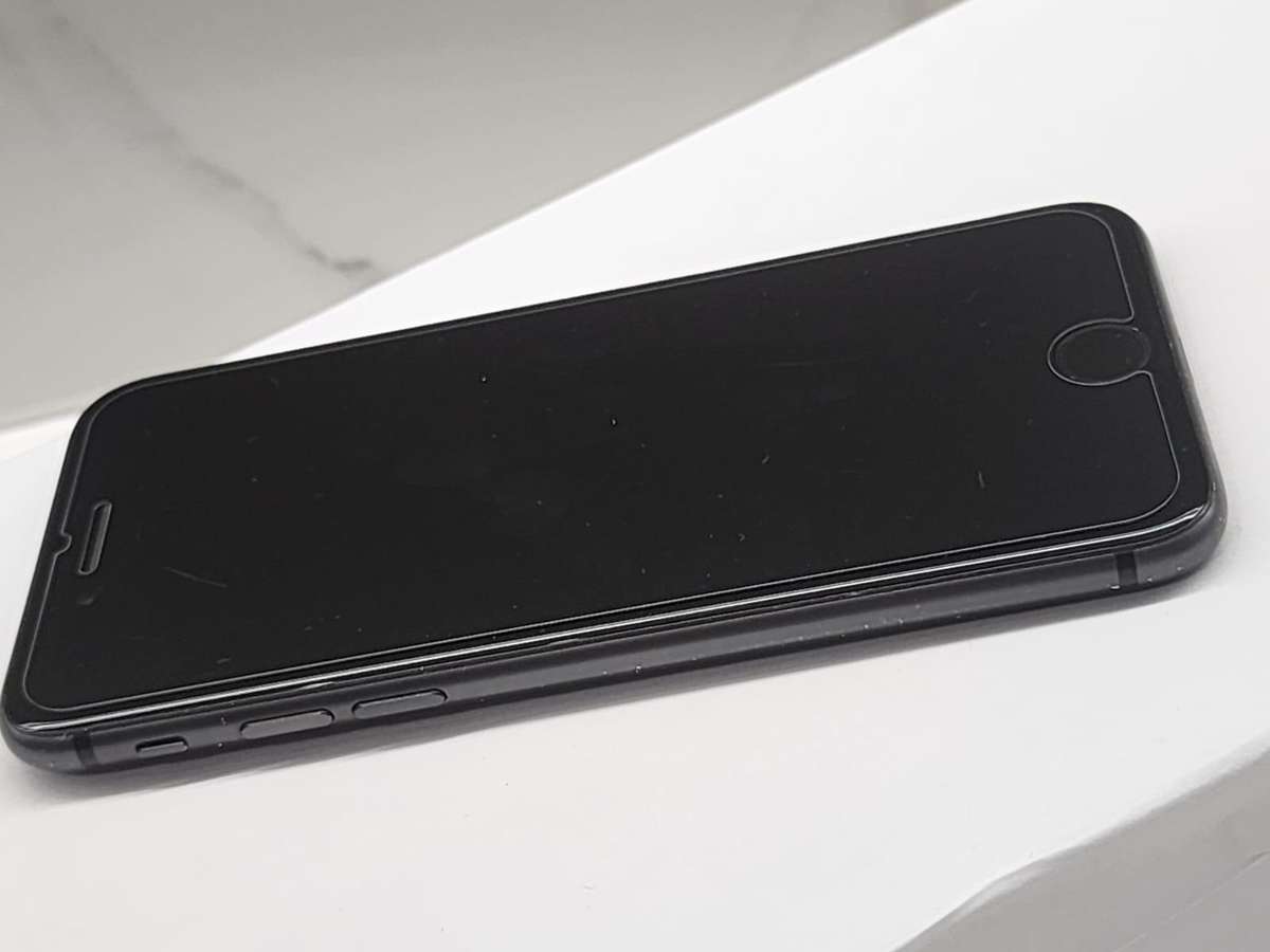 Apple iPhone 8 - 64GB - 100% Battery Health + FREE Wireless Earphones & Charging Dock!