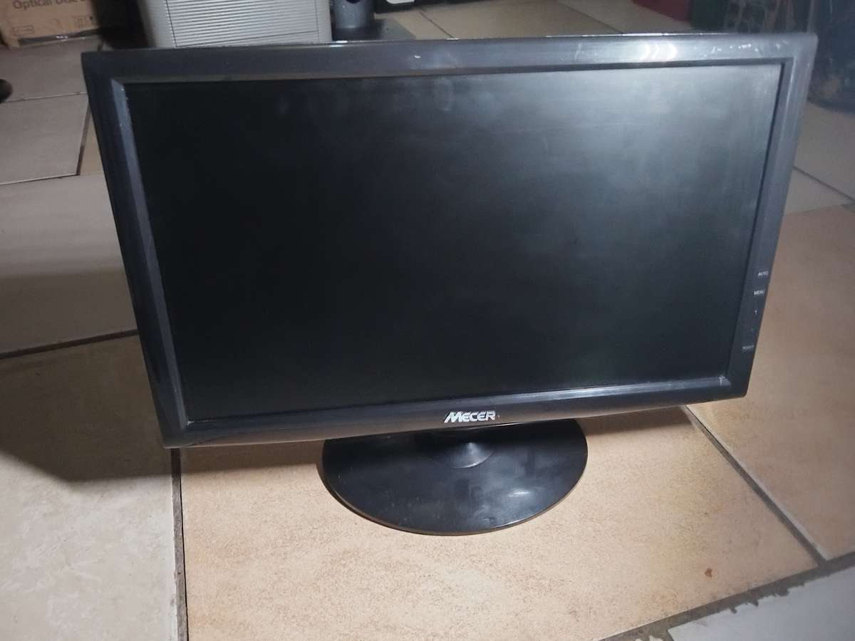 Mecer M8WZR Wide Monitor FREE POWER AND VGA