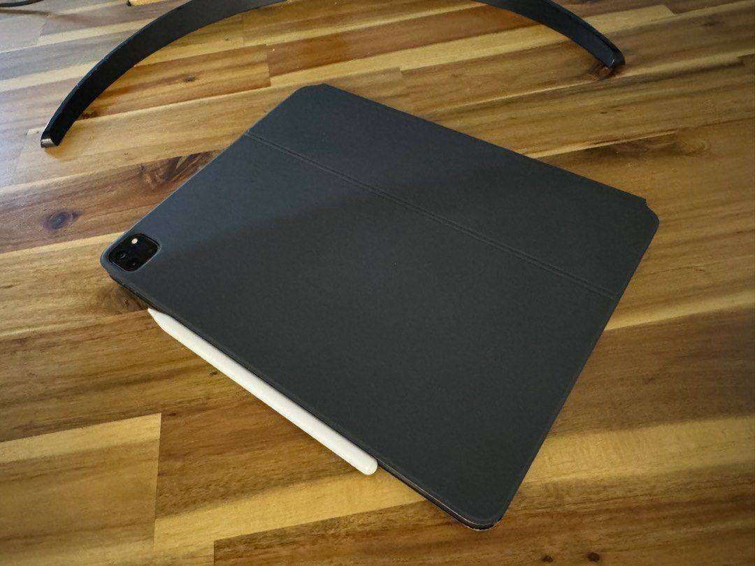 Apple iPad Pro 12.9 inch- M2 (6th  Gen) 128Gb + Magnetic keyboard 