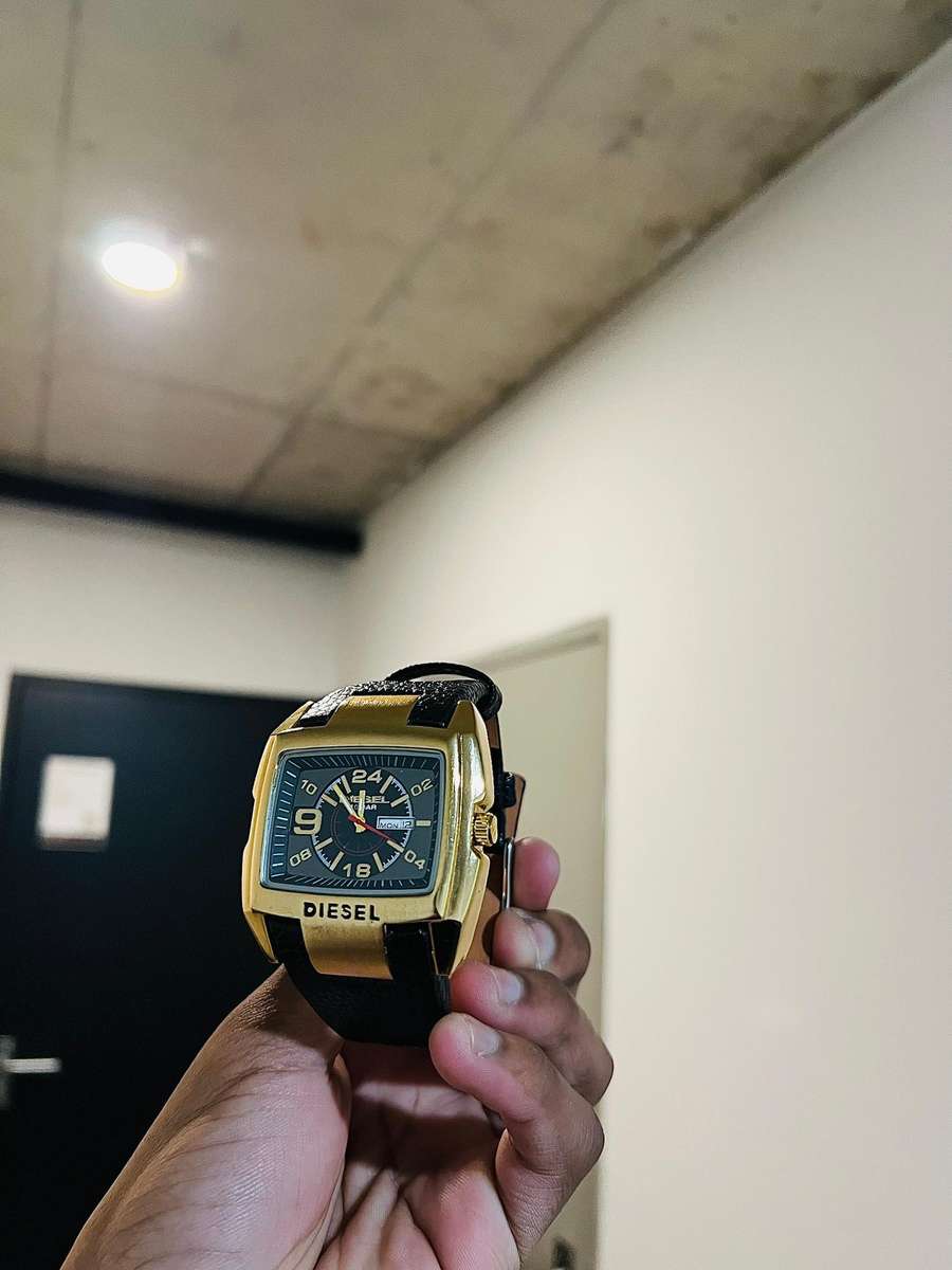 Diesel Bug Out Black Leather Strap Watch DZ1216