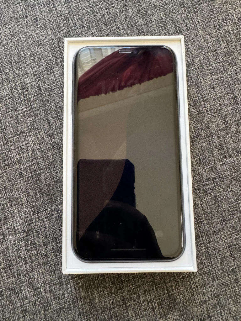 iPhone 11 - 64Gb