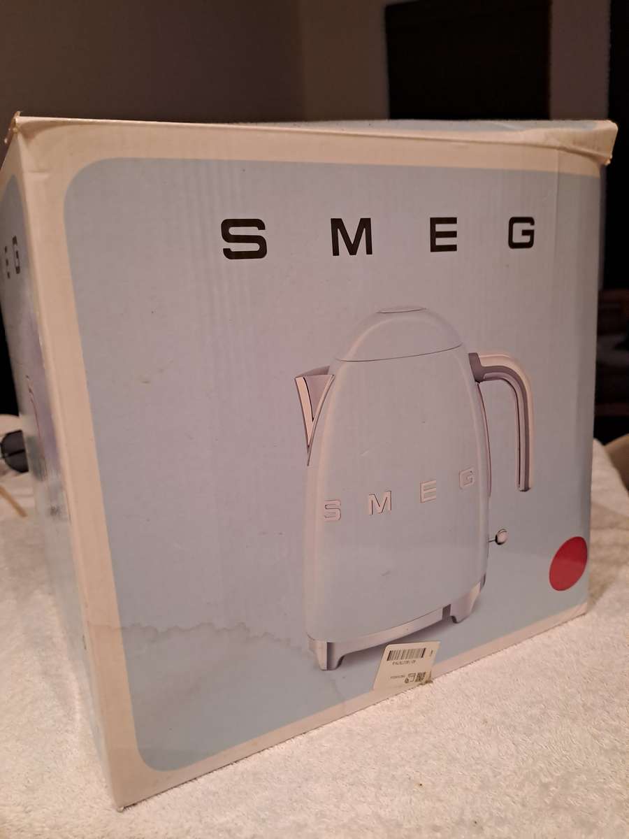 Smeg kettle - Red