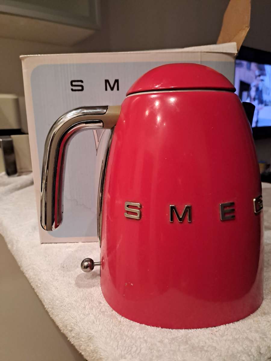 Smeg kettle - Red