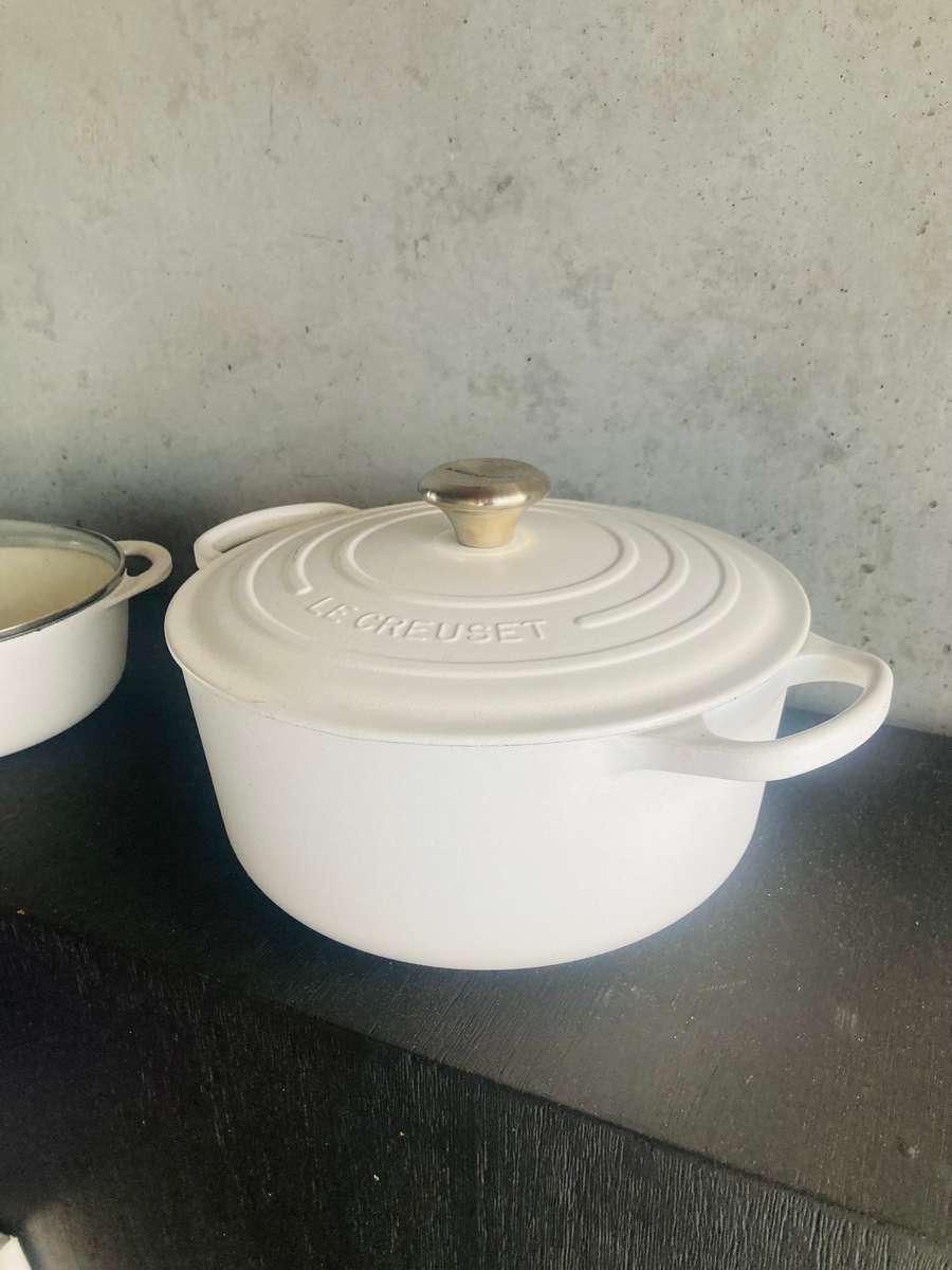 Le Creuset | Cast Iron Signature Round Casserole (Matt White | 24cm)