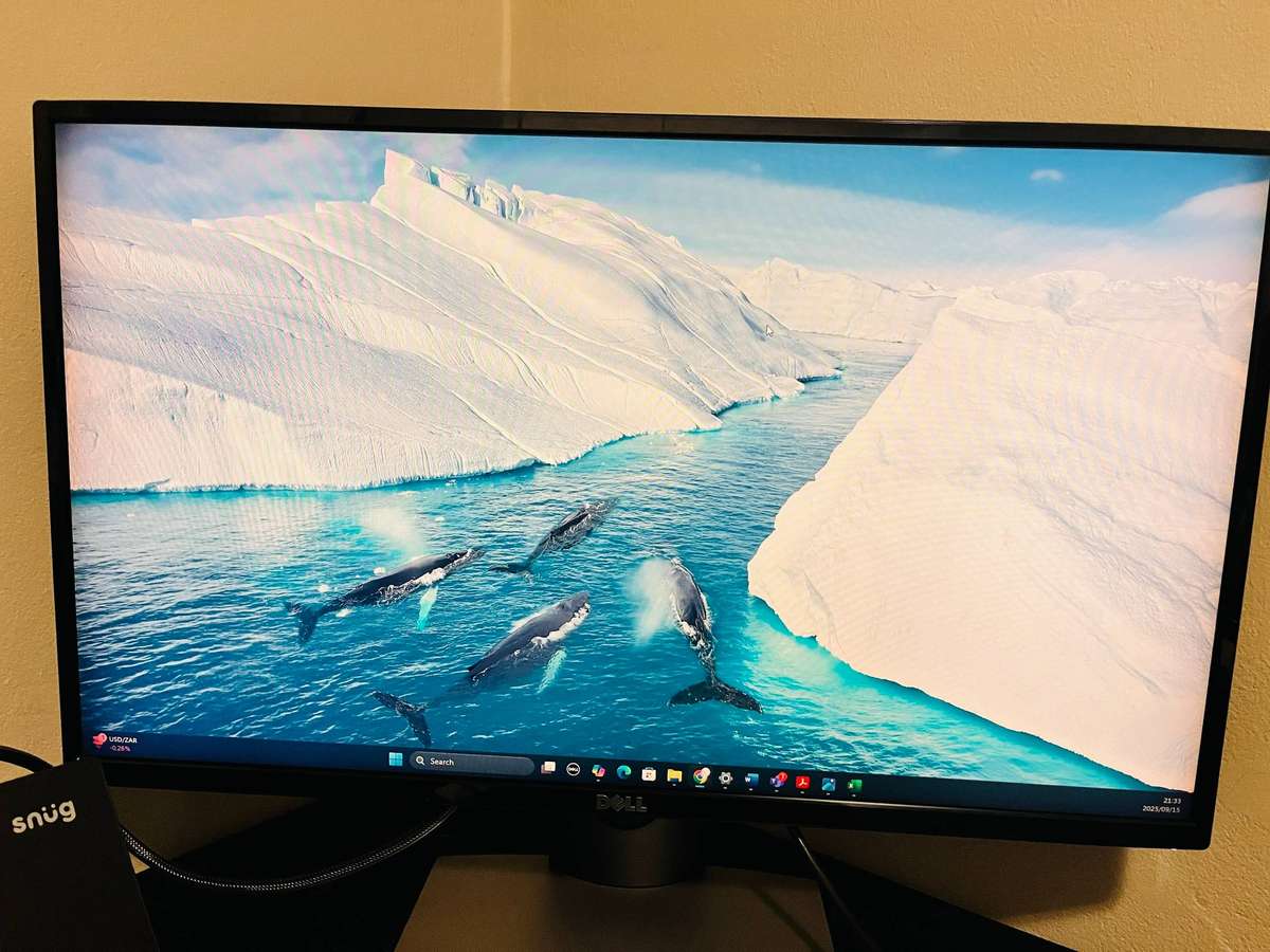DELL SE2716H 27" FHD 1920 x 1080 Curved LED Monitor / 8ms Response Time / Supports VGA/HDMI/MHL
