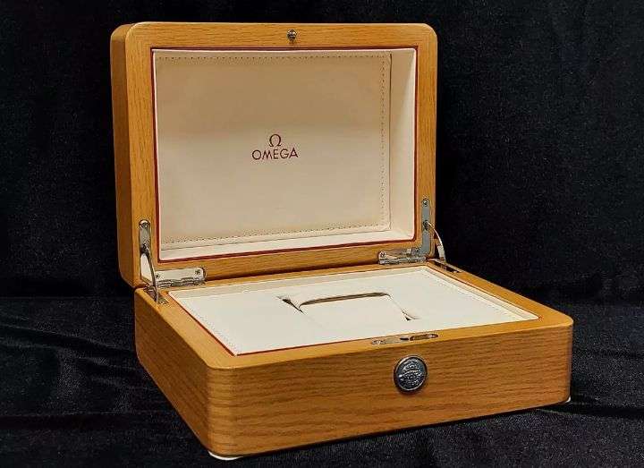 Omega Double Original New Watch Genuine Wood Box Speedmaster