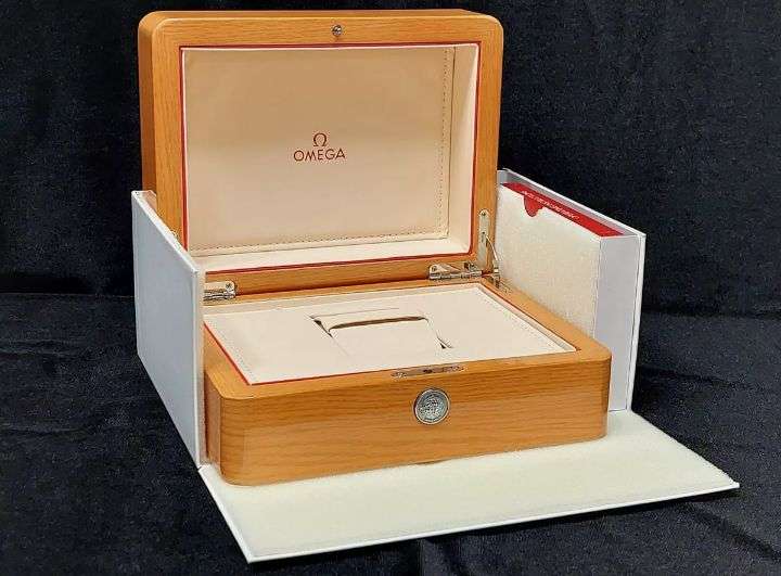 Omega Double Original New Watch Genuine Wood Box Speedmaster