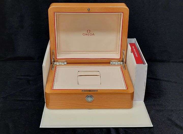 Omega Double Original New Watch Genuine Wood Box Speedmaster