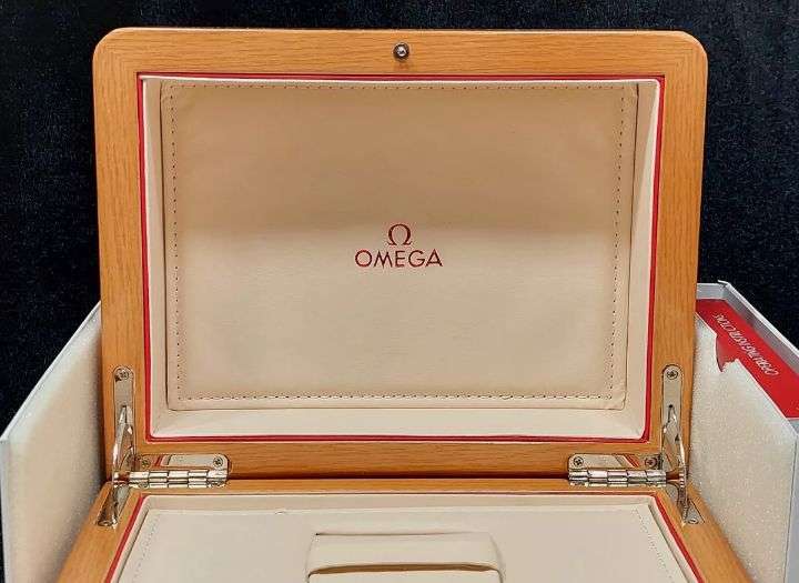 Omega Double Original New Watch Genuine Wood Box Speedmaster
