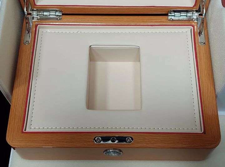 Omega Double Original New Watch Genuine Wood Box Speedmaster