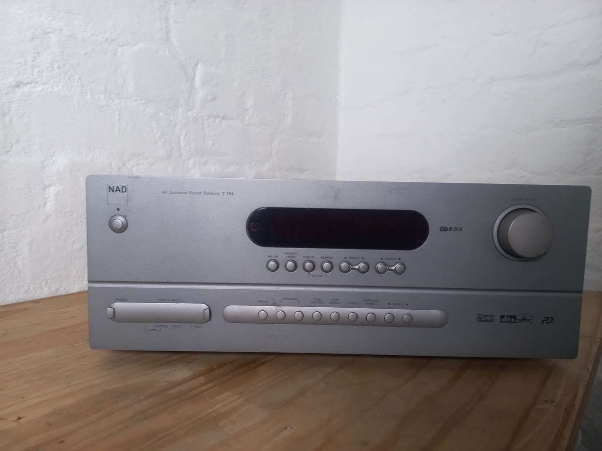 NAD T754 Surround Sound Receiver