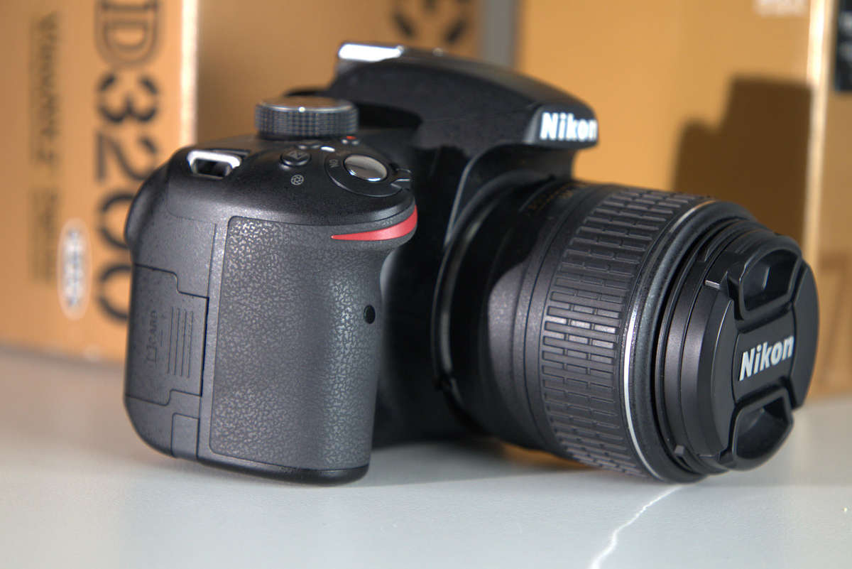 Nikon D3200 DSLR Camera Kit ( 24 Megapixel / 4 fps )